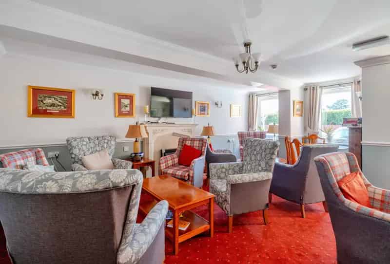1 Bedroom Top Floor Apartment Gloucester Hillfield Gardens McCarthy Stone