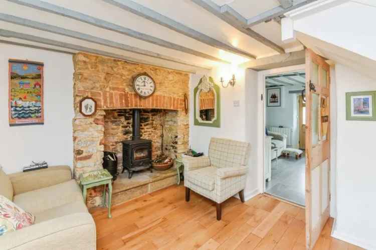 Cozy 2-Bed House with Garden and 2 Fireplaces