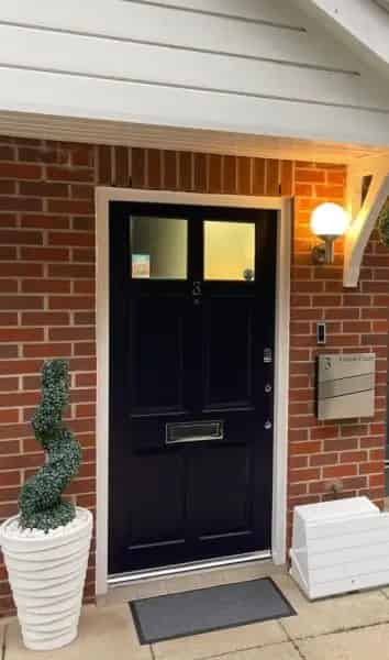 Newly Decorated Maisonette Near Woodford Golf Course