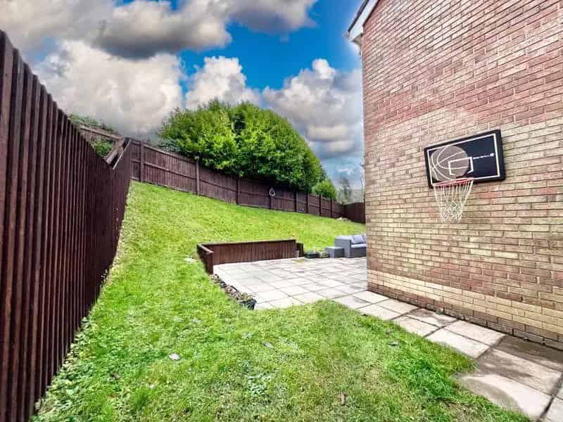 3 Bed Detached House For Sale - Quiet Cul-De-Sac Location