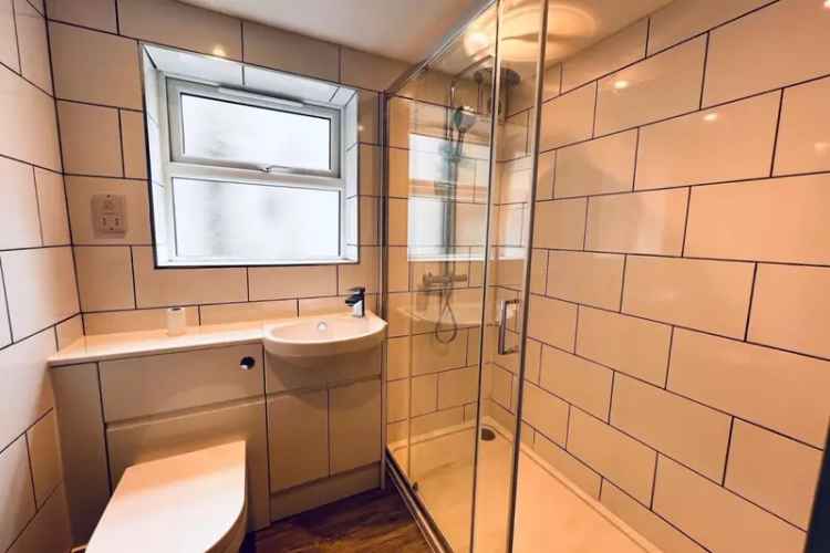 One Bedroom Flat Town Centre Newly Refurbished