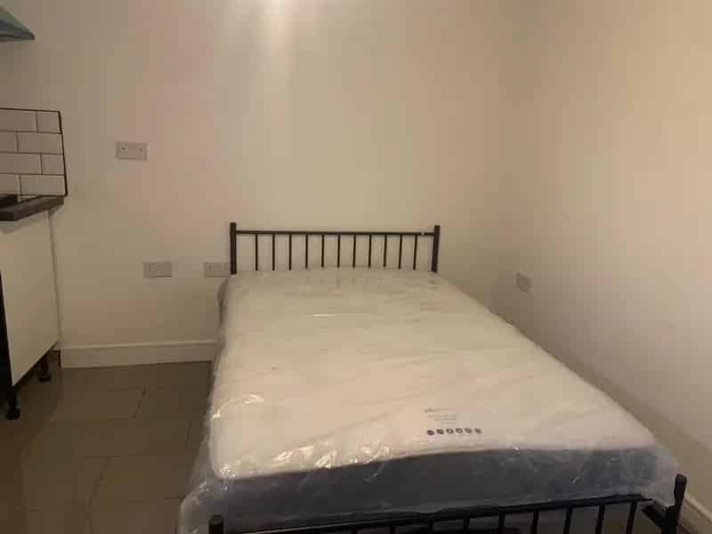 Aylesbury Town Centre Studio All Bills Included