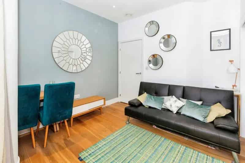 Modern 2-Bed Apartment Near Slough Elizabeth Line