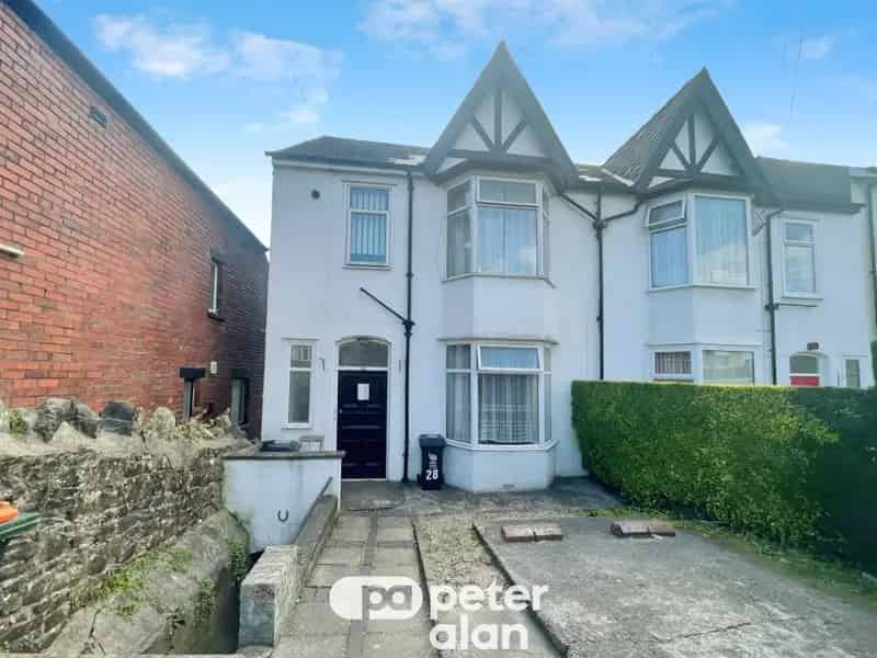 3 bedroom end of terrace house