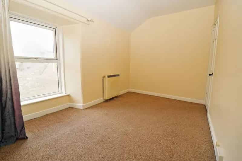 2 Bed House for Sale near Town Centre
