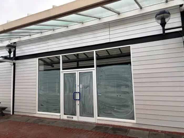 Retail Unit in Popular Shopping Centre
