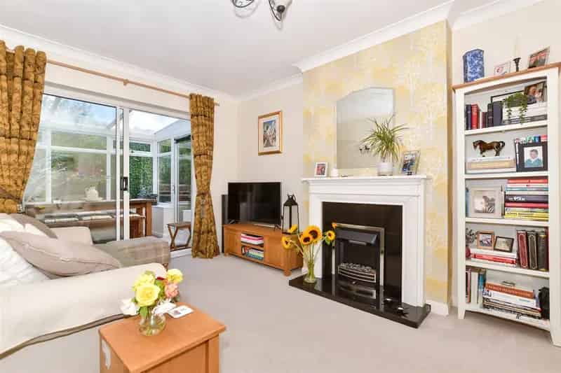 2 bedroom semi-detached bungalow for sale