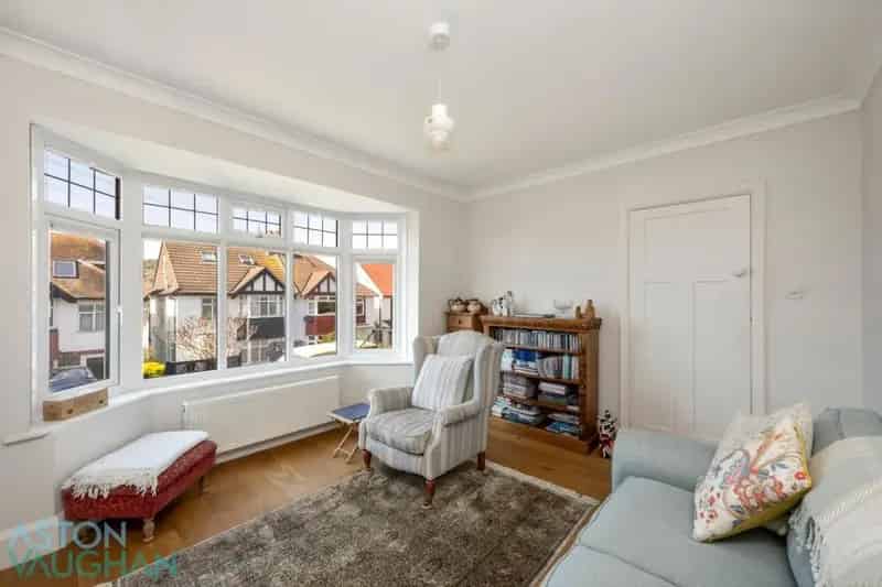 3 Bedroom Semi-Detached House Near Kemp Town & Brighton Marina