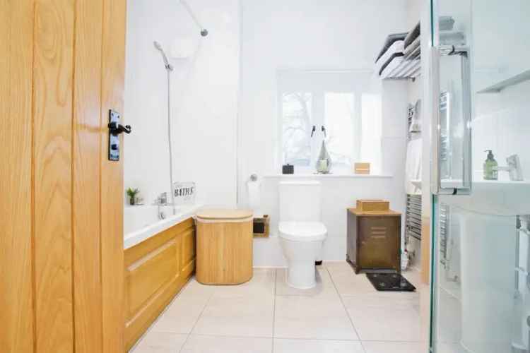 3 Bed 2 Bath House with Driveway Parking