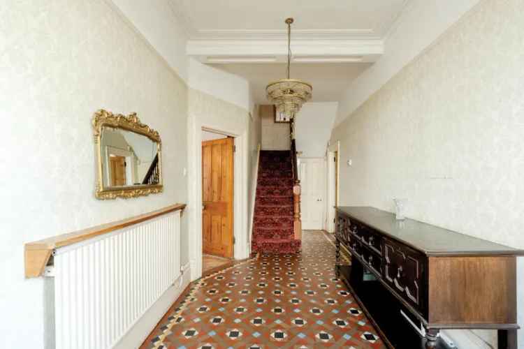 6 bedroom semi-detached house for sale
