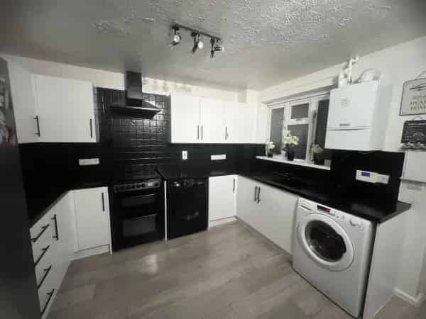 3 Bed Semi Detached House Own Driveway Large Garden