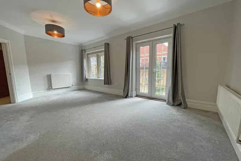2 bedroom Flat
 For Sale