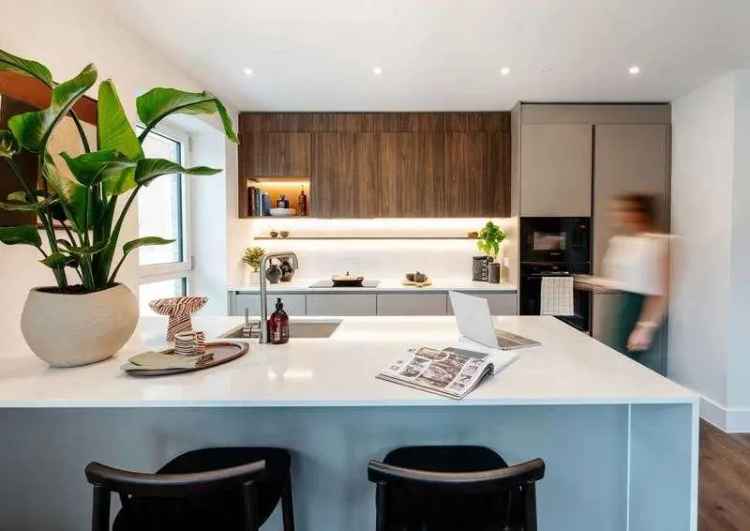 2 Bed Flat for Sale in Bow Green London