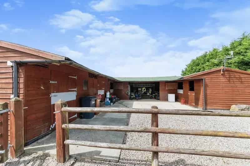 4 Bedroom Home with Equestrian Facilities in Rutland