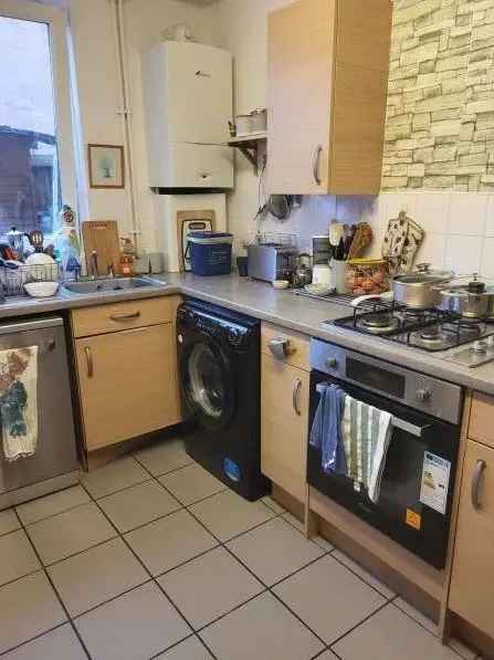 House For Rent in Leeds, England