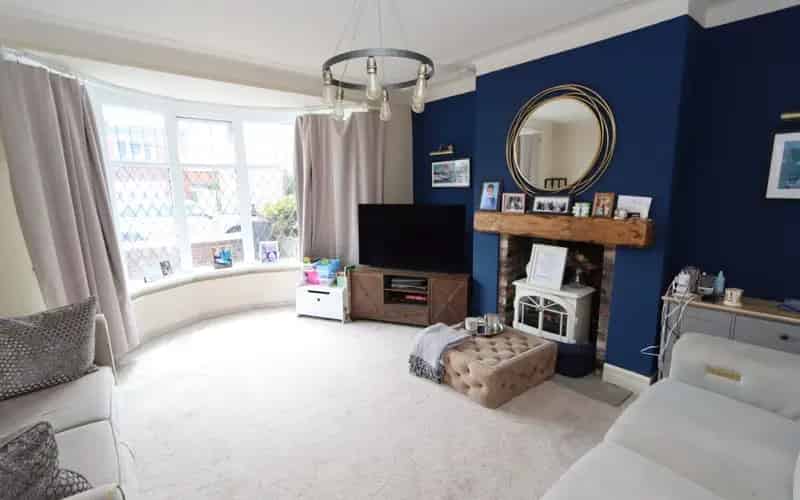5 bed house for sale