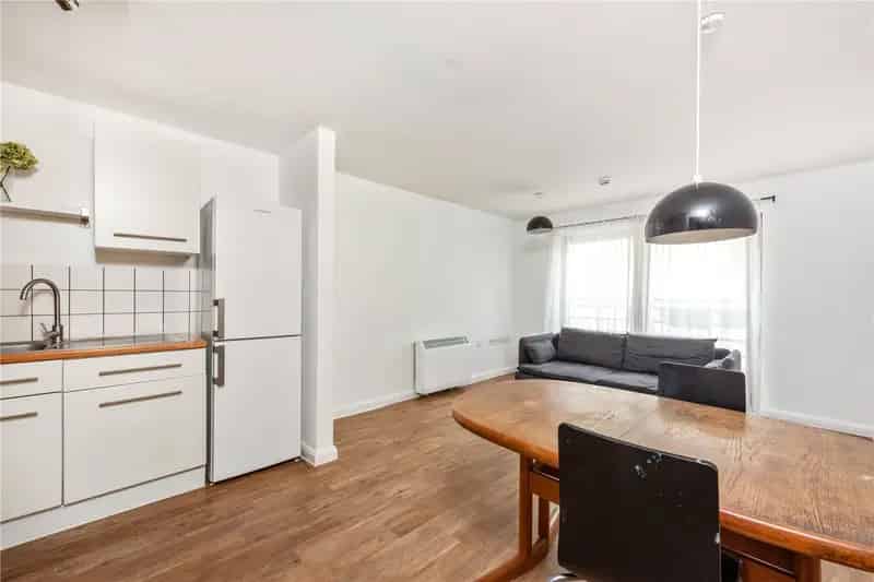 3 Bedroom Flat LonLon Near Transport Links and Open Spaces
