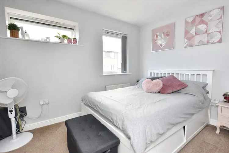 House For Sale in Leeds, England