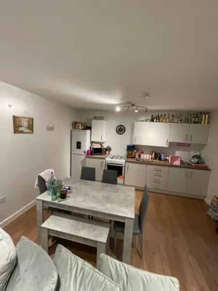 2 Double Bedroom Flat Large Balcony