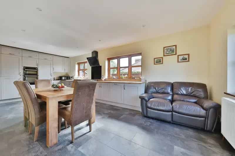 4 Bedroom Equestrian Property with Stables and Paddocks