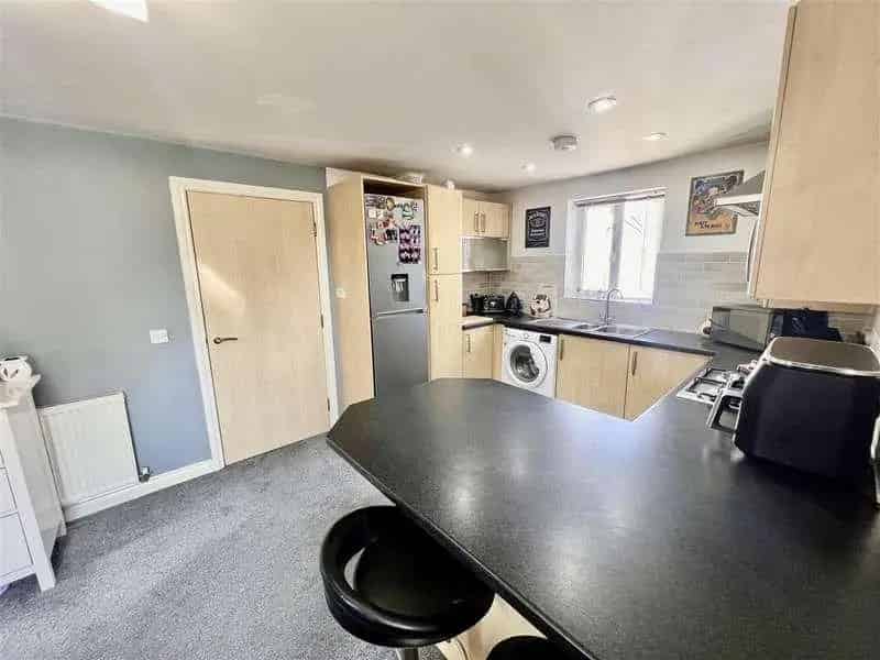 1 Bed Flat for Sale Near High Street