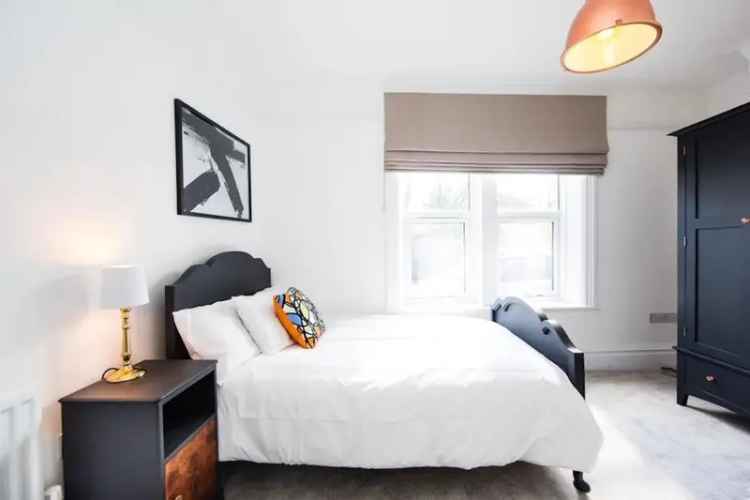 Furnished Double Room with Private Bathroom Bills Included Central Location