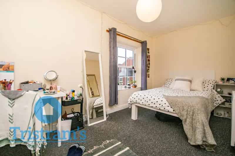 1 Bedroom Student House Share