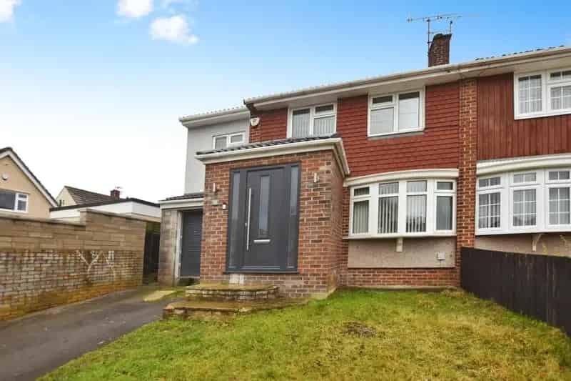 5 Bedroom Semi-Detached House for Sale