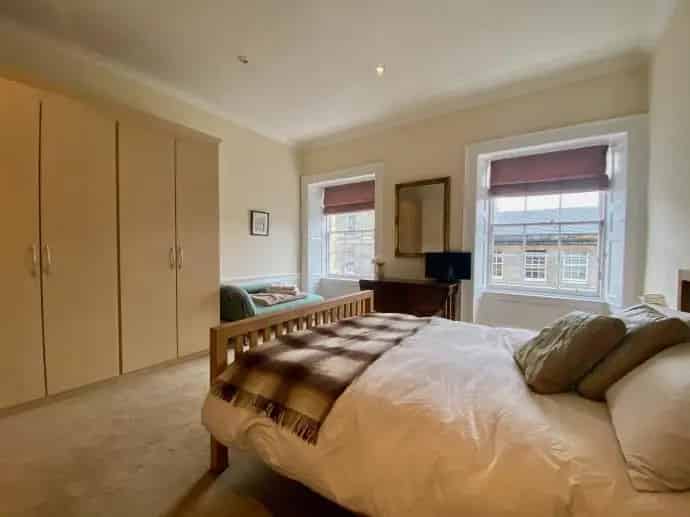 3 Bedroom Flat House to Rent in Stockbridge