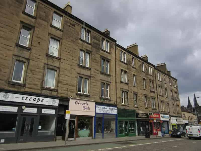 3 Bedroom Flat to Rent in Dalry - Furnished