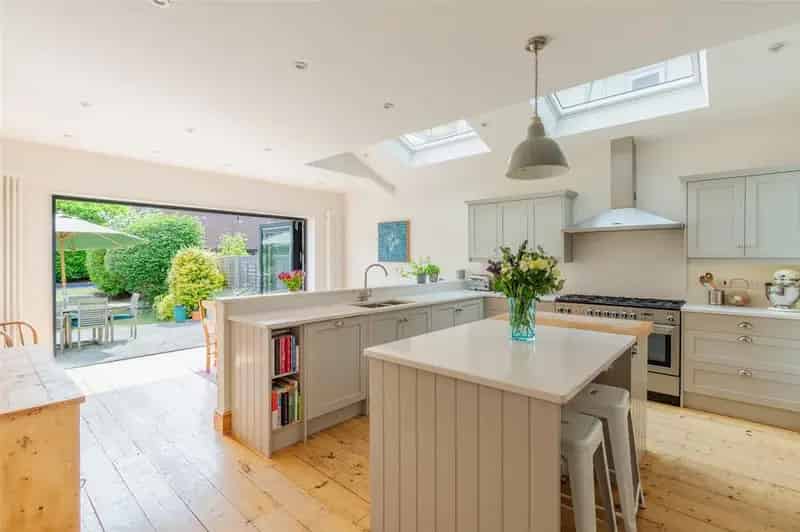 6 Bedroom Semi Detached House For Sale