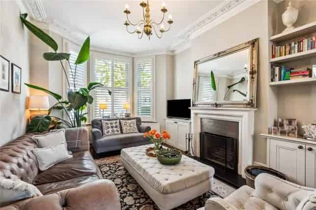 Four Bedroom Semi-Detached House for Sale in London SW12