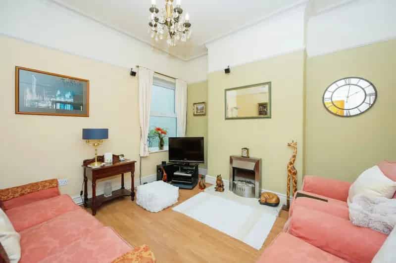 Victorian Mid Terrace Home For Sale