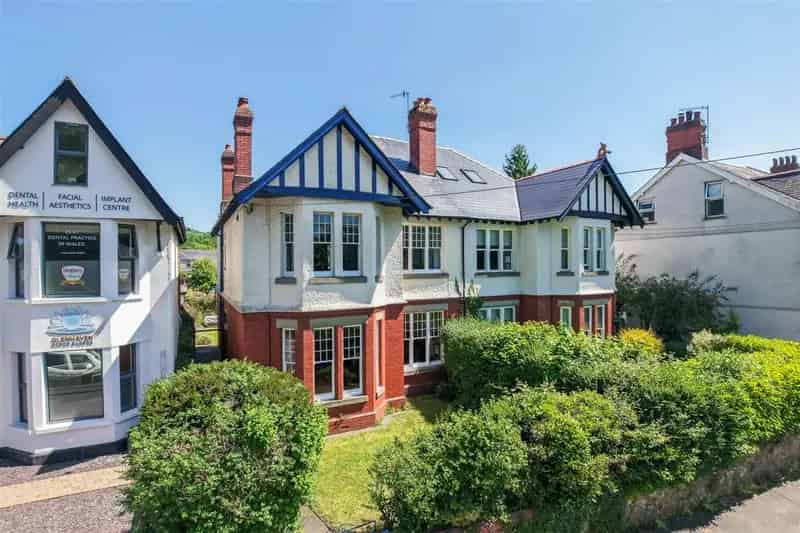 5 Bedroom Semi-Detached House for Sale