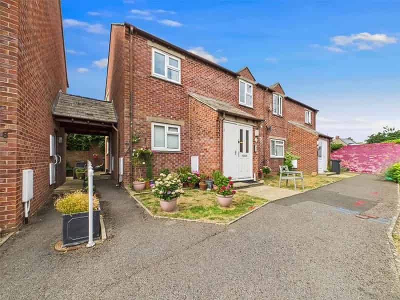 2 Bedroom Apartment for Sale in Ebley Stroud for Over 55s