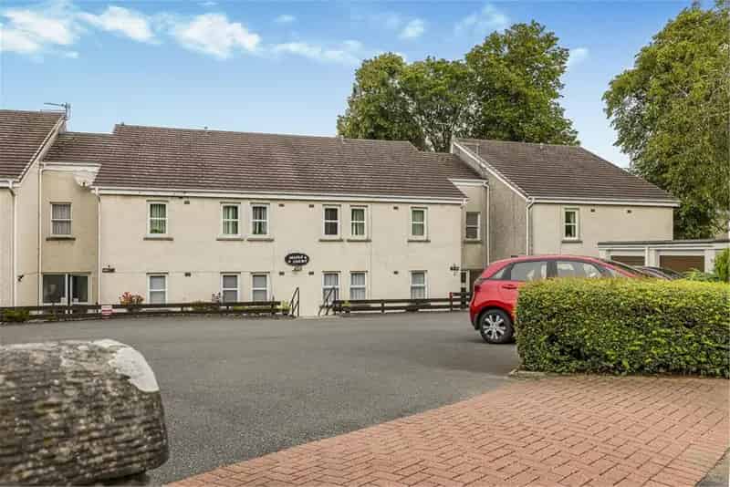 2 Bed Ground Floor Flat in Strathaven's Maple Court