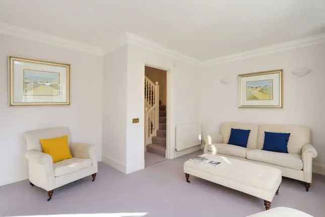 3-Bedroom House for Sale in Charles II Place London SW3