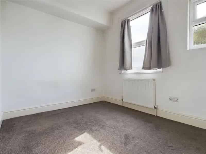 1 Bedroom Flat Near London Road Station - September 2025