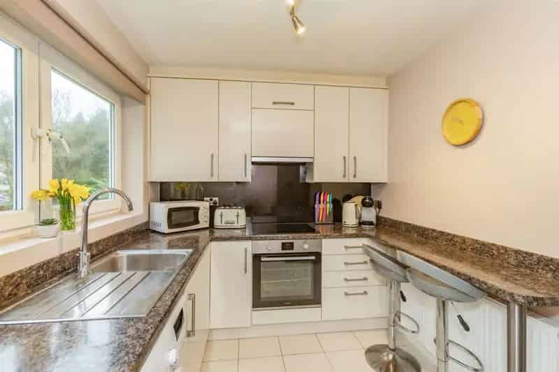 2 Bedroom Flat for Sale Town Centre