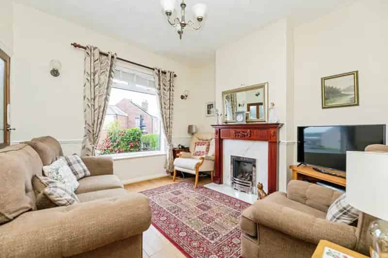 3 Bedroom End Terrace House For Sale No Upward Chain
