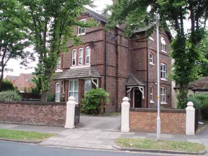 1 Bed Flat Wallasey Near Shops and Park