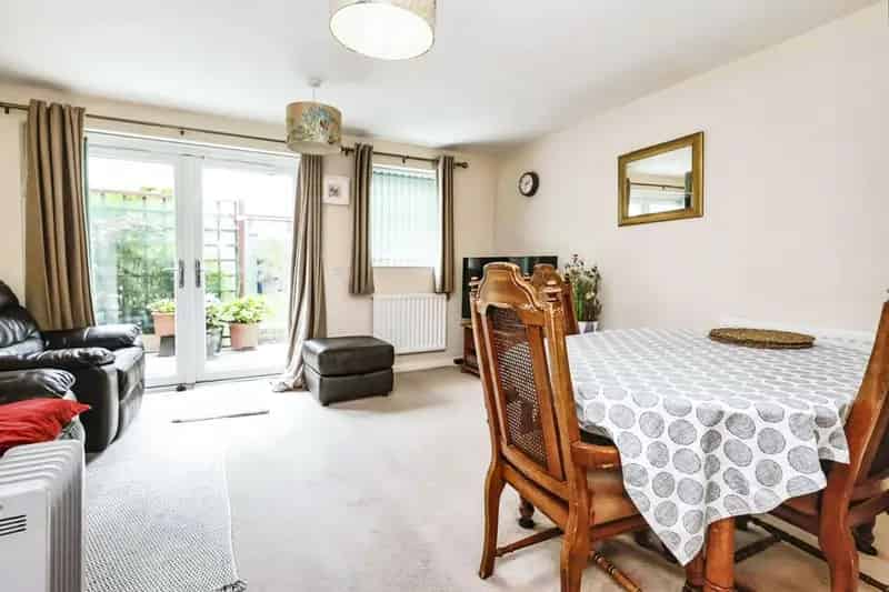 Modern 2-Bedroom Semi-Detached Home with Off-Road Parking