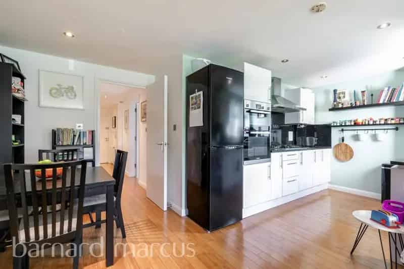 Two Bedroom Apartment North Mitcham