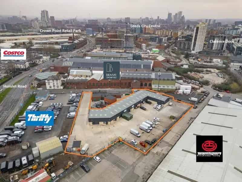 Secure Industrial Unit with Motorway Access and Ample Parking