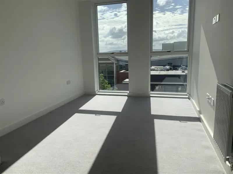 Brand New Two Double Bedroom Flat Aylesbury Town Centre