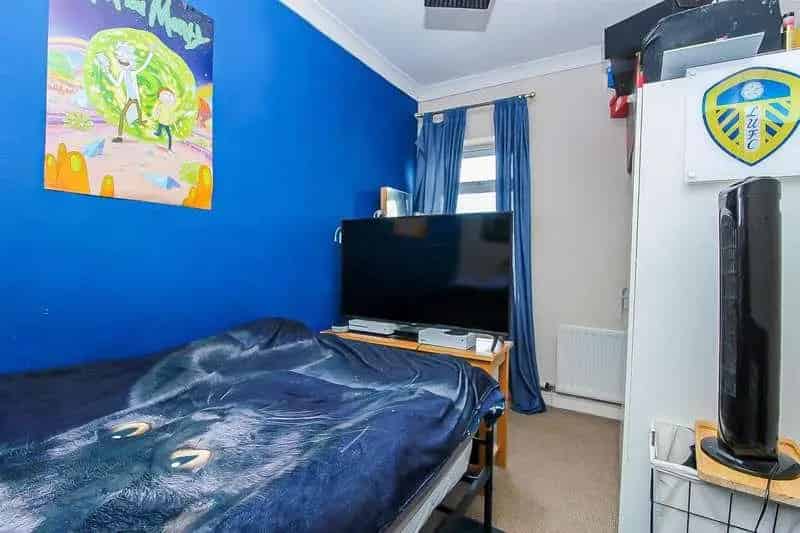 3 Bed House for Sale Near M1 Motorway