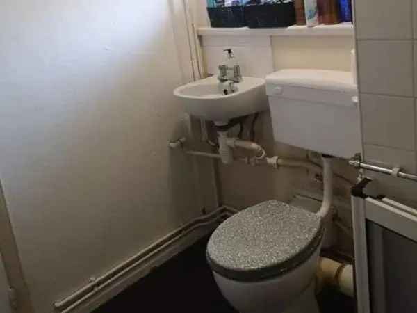 Flat For Rent in Southend-on-Sea, England