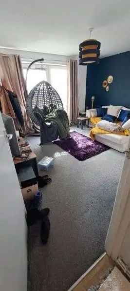 Flat For Rent in Waverley, England