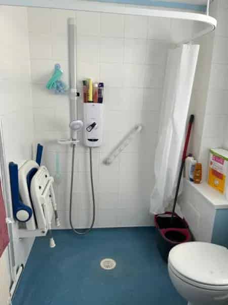 Charming Bungalow Near Town Centre and Train Station