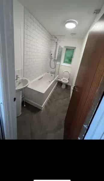 2 Bedroom House New Kitchen and Bathroom Private Garden